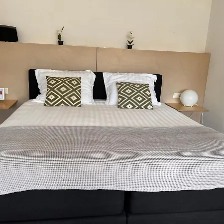 Bed & Breakfast Aan Het Dijksteegje Logies -