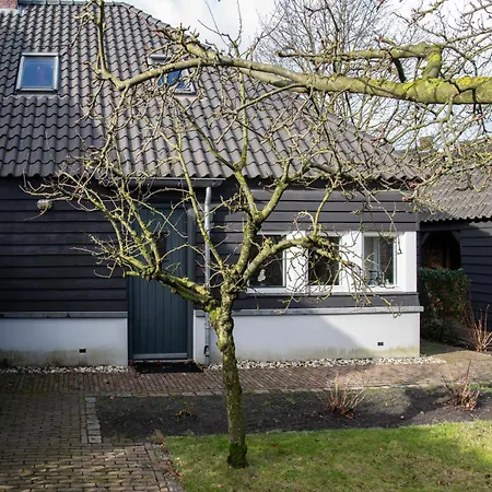 Aan Het Dijksteegje Logies - Bed & Breakfast